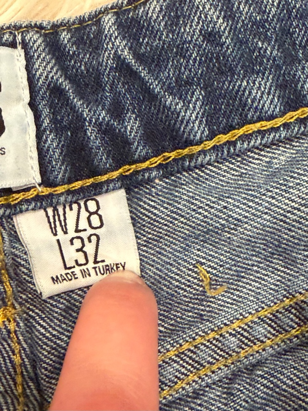 BDG Urban Outfitters Jessye Two Tone Jeans 28 x 32 Colorblock Denim Raw Hem Y2K - Picture 5 of 7